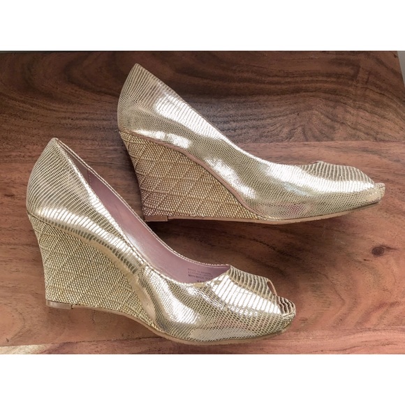 Lilly Pulitzer gold wedges - 8 - Picture 2 of 5